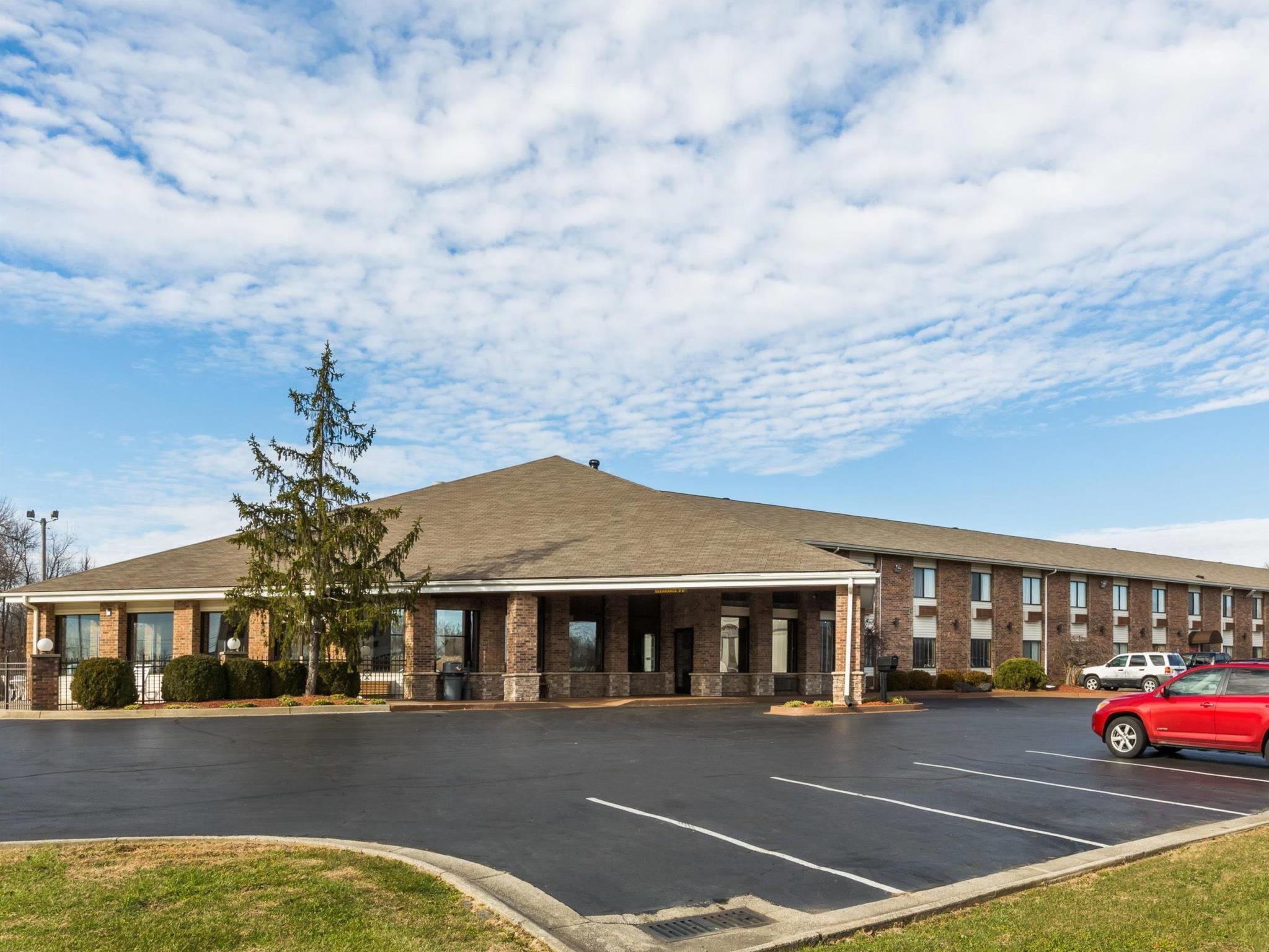 Baymont By Wyndham Louisville South I 65 Brooks Eksteriør bilde