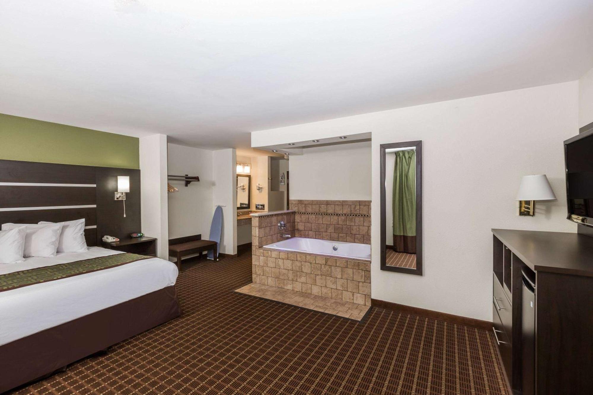 Baymont By Wyndham Louisville South I 65 Brooks Eksteriør bilde