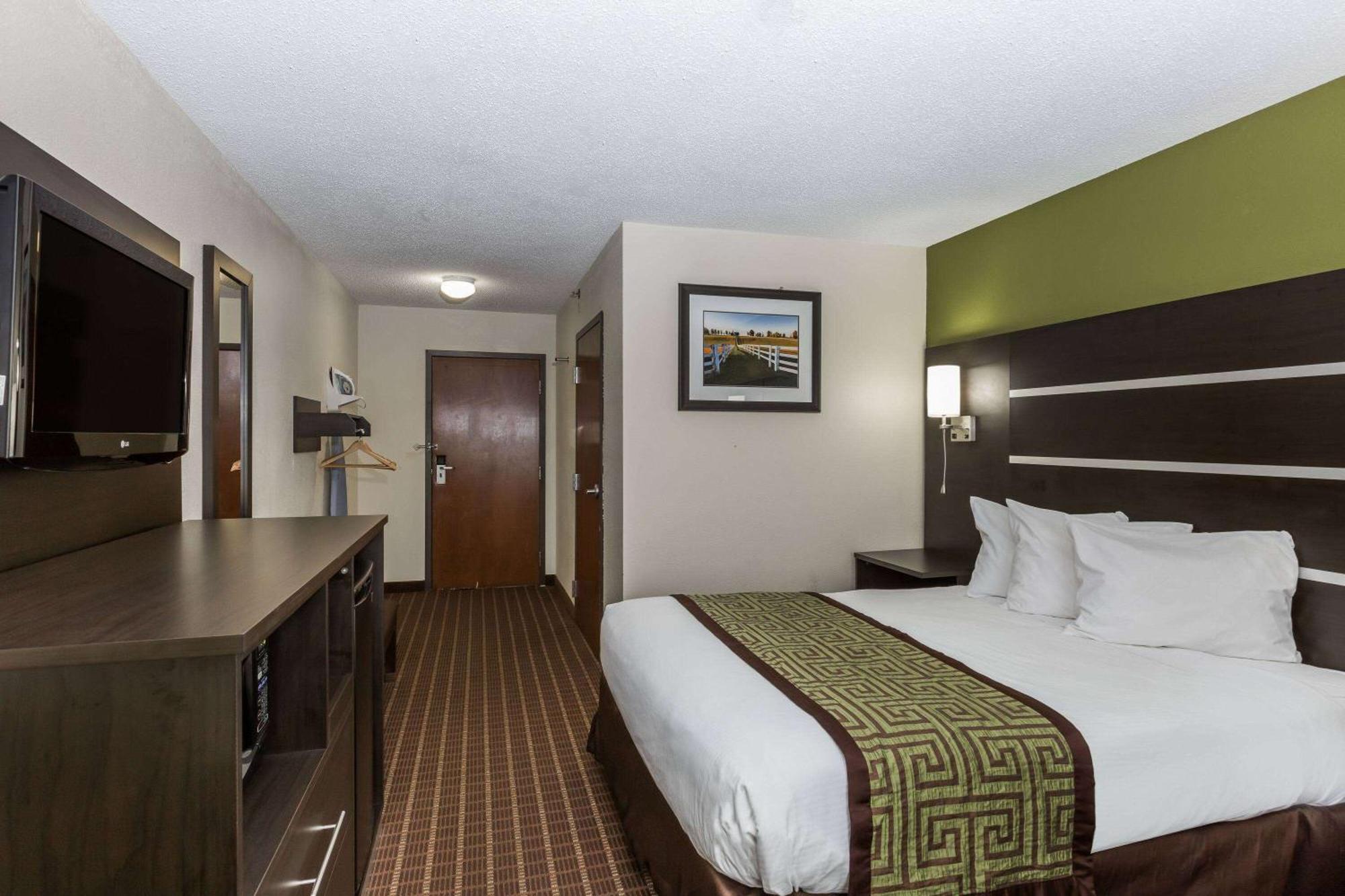 Baymont By Wyndham Louisville South I 65 Brooks Eksteriør bilde