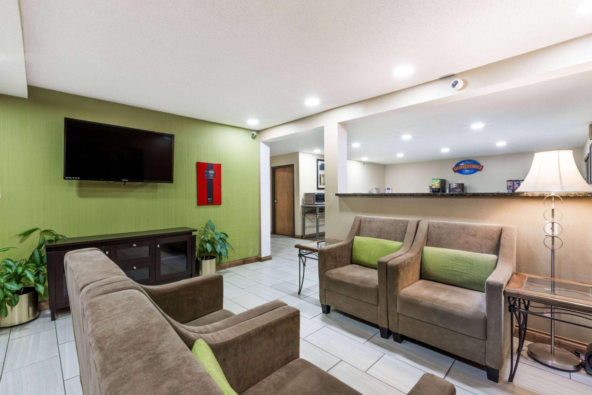Baymont By Wyndham Louisville South I 65 Brooks Eksteriør bilde