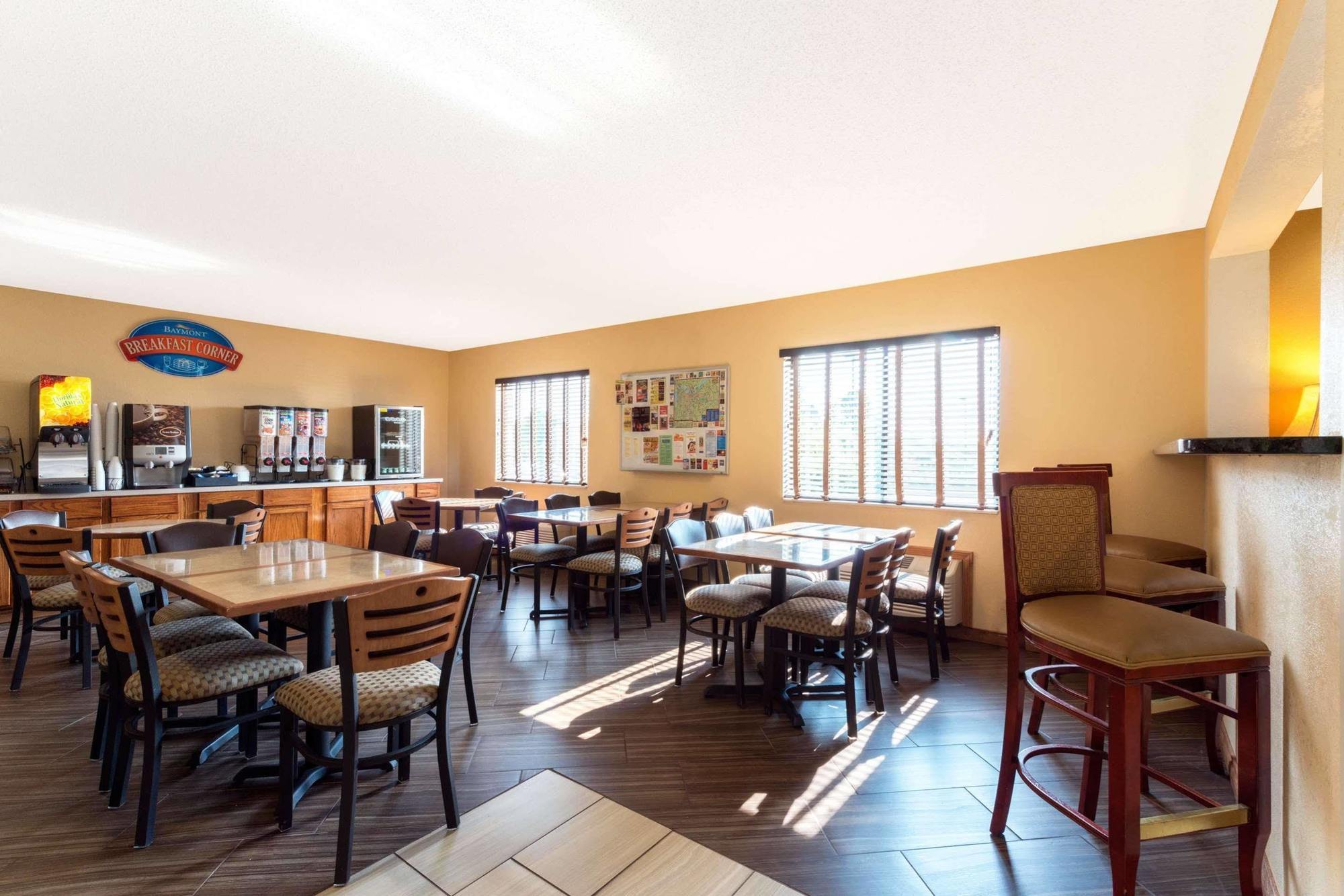 Baymont By Wyndham Louisville South I 65 Brooks Eksteriør bilde