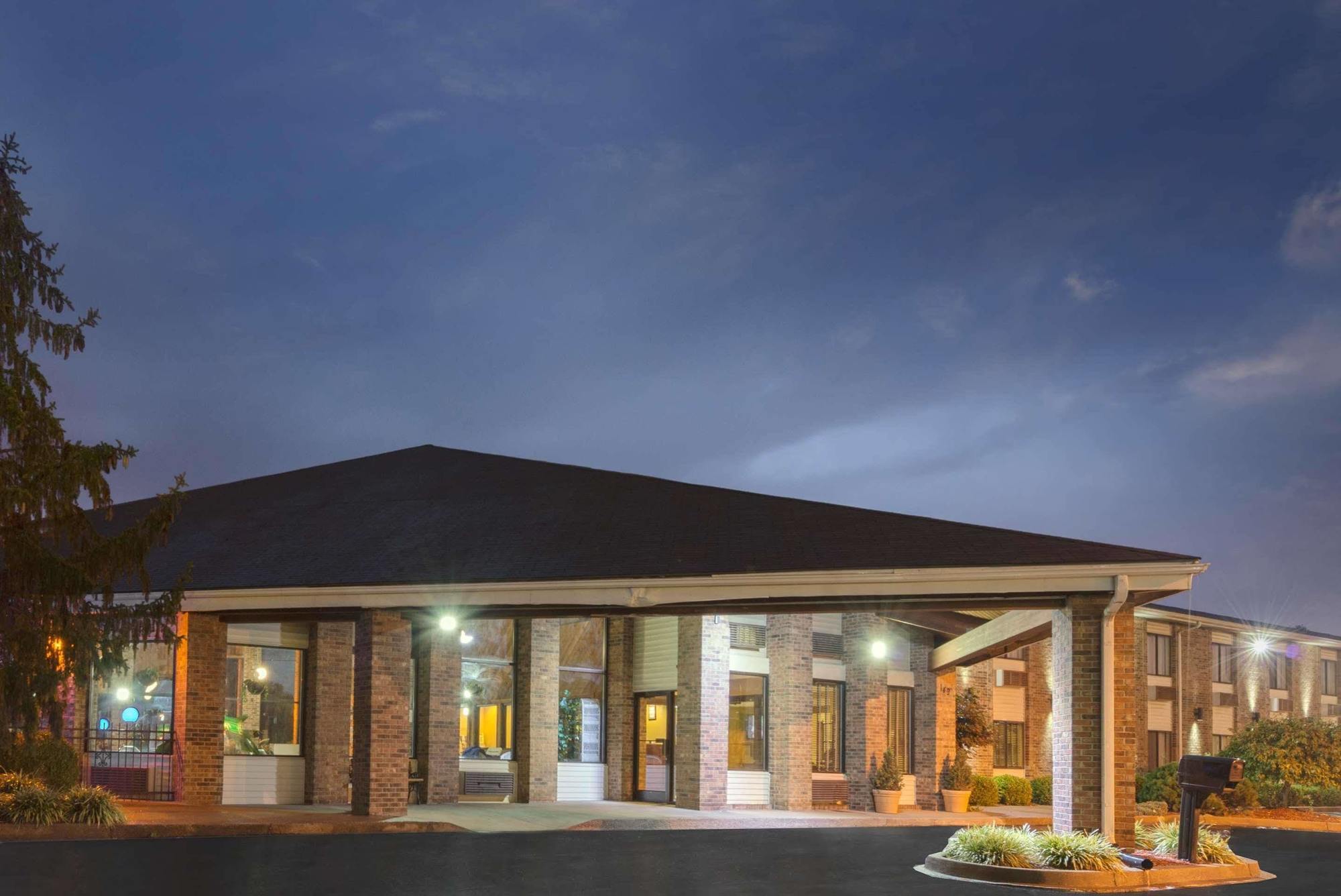 Baymont By Wyndham Louisville South I 65 Brooks Eksteriør bilde